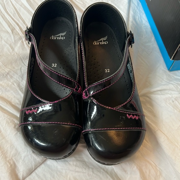 Dansko Other - Girls size 32 fandom shoes